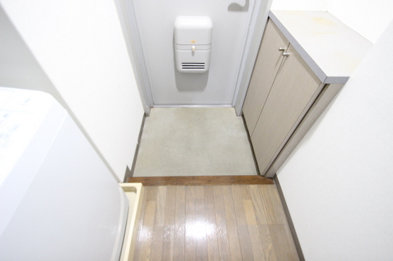 玄関　※他号室の参考写真です。