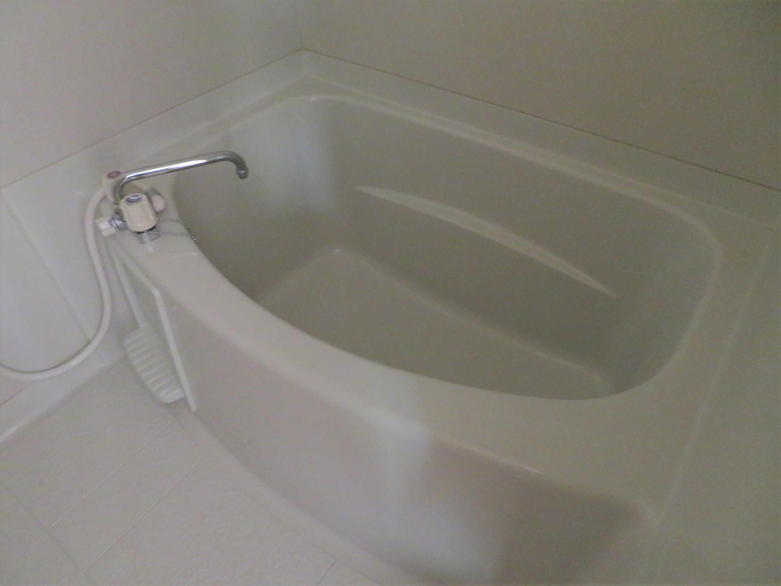 バス・シャワールーム　追い炊き付きです！窓もあり換気できます！