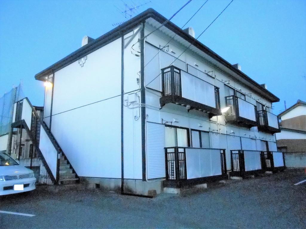 建物外観　2階角部屋物件です！低予算の1LDK！