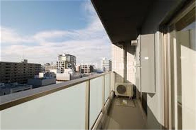 バルコニー　奥行あるバルコニーでざいます