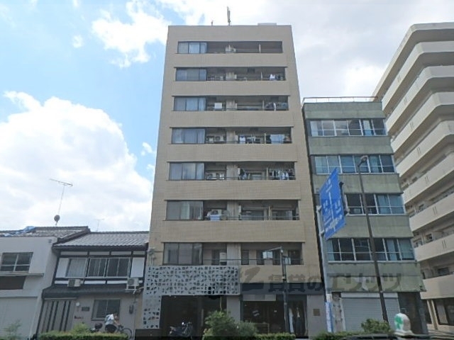 京都市中京区大文字町のマンションの建物外観