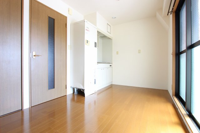 居室・リビング　写真は別号室のものです。