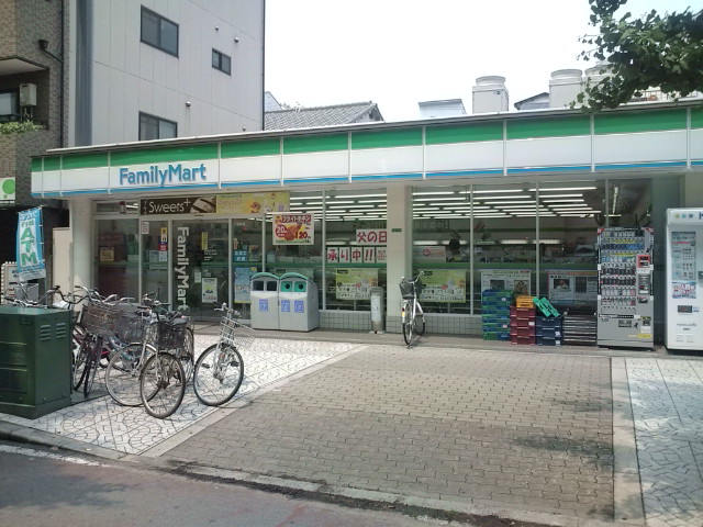 コンビニ　ファミリーマート大阪プール東店（コンビニ）まで189m