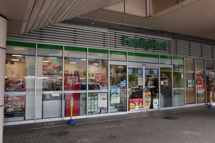 コンビニ　ファミリーマート（コンビニ）まで1394m