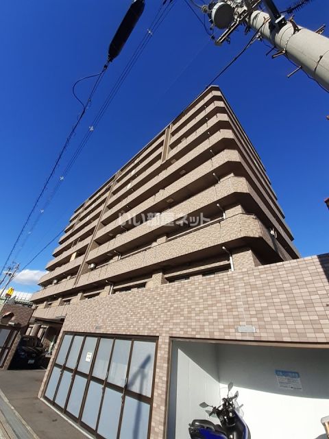 東大阪市長田西のマンションの建物外観