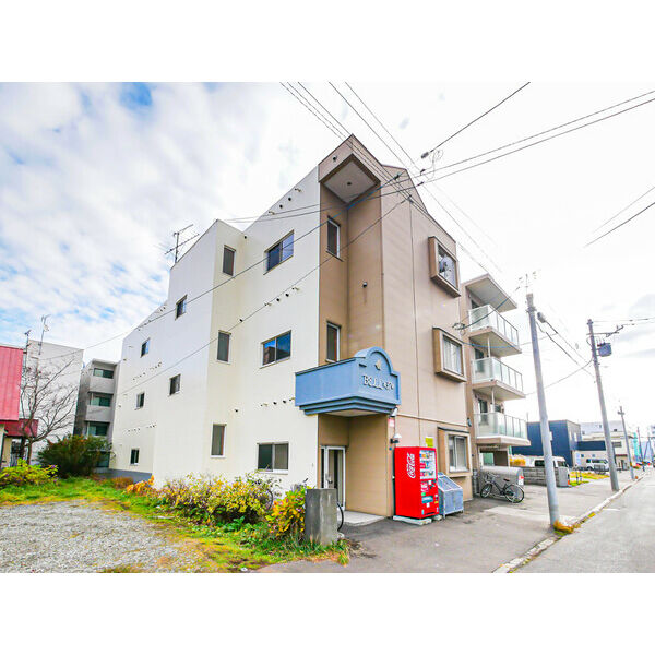 札幌市北区北三十七条西のマンションの建物外観