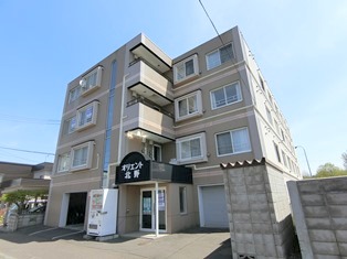 札幌市清田区北野二条のアパートの建物外観