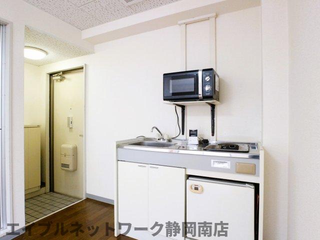 キッチン　コンパクトなキッチンで掃除もラクラク