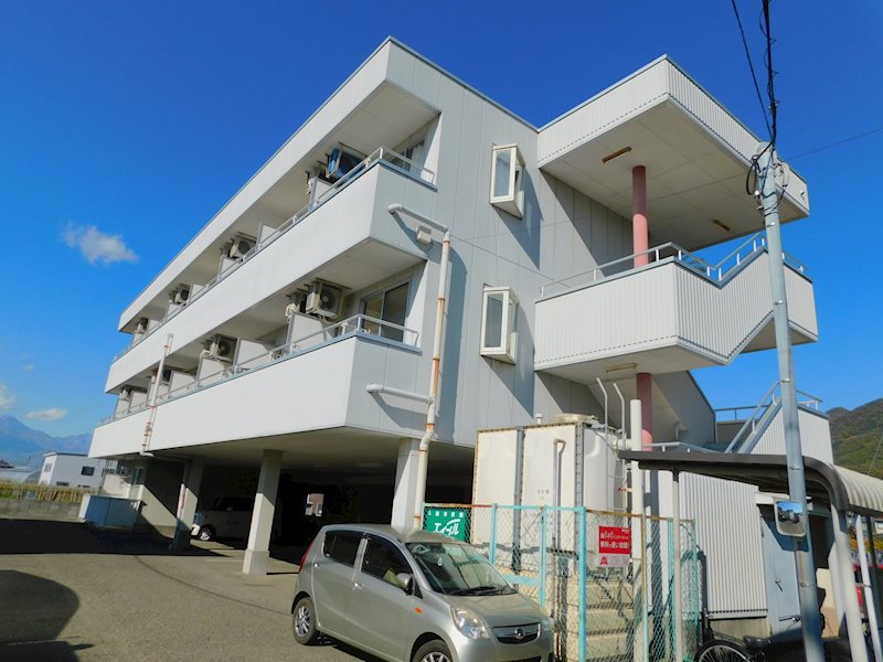 シングルコーポ岩下の建物外観