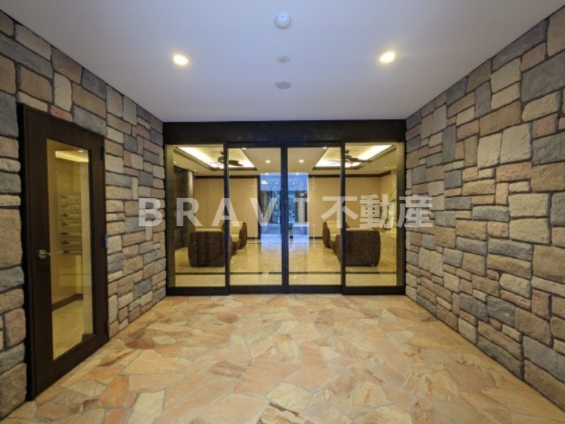 エントランス　【プレジオ鎗屋町】