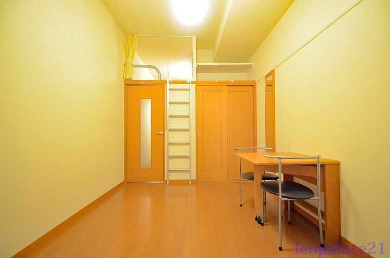 居室・リビング　「同タイプの部屋の写真です」「現況優先」