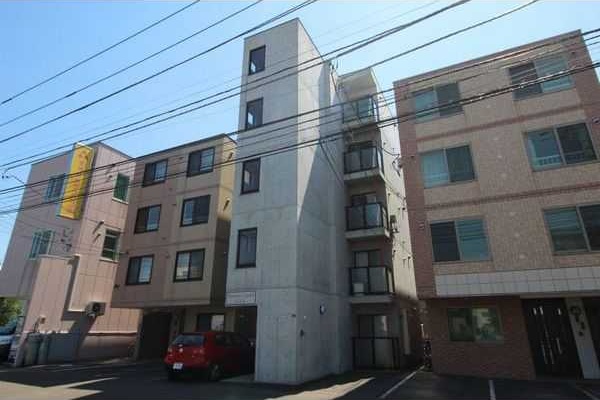 札幌市豊平区美園十二条のマンションの建物外観