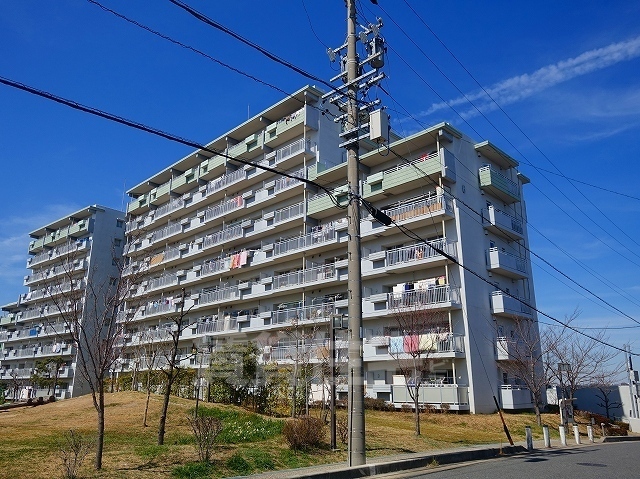 名古屋市緑区鳴海町のマンションの建物外観