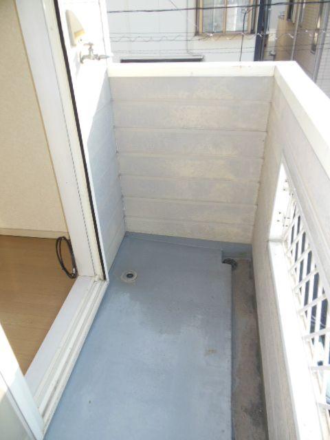 バルコニー　写真は２０１の物です