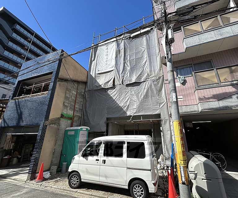 京都市下京区橘町のマンションの建物外観