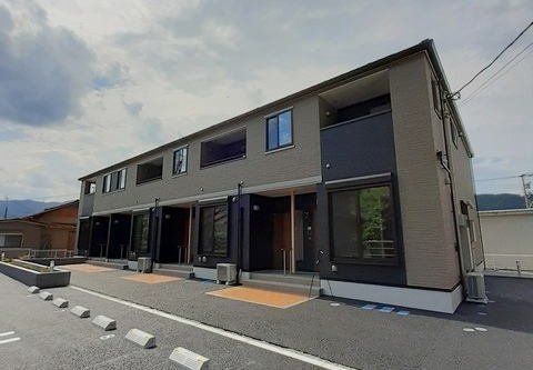 青梅市畑中のアパートの建物外観