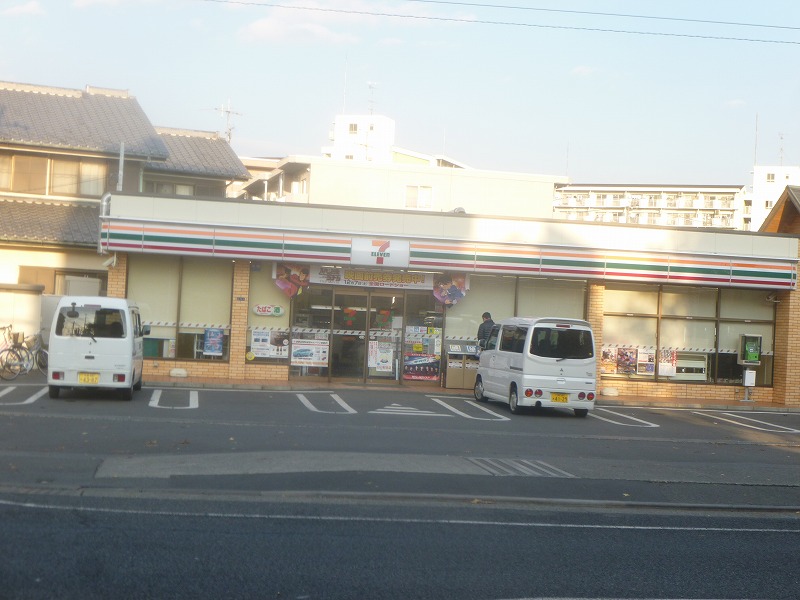 コンビニ　セブンイレブン（コンビニ）まで367m