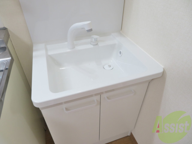 洗面設備　忙しい朝の味方、独立洗面台があるのは嬉しいですね。