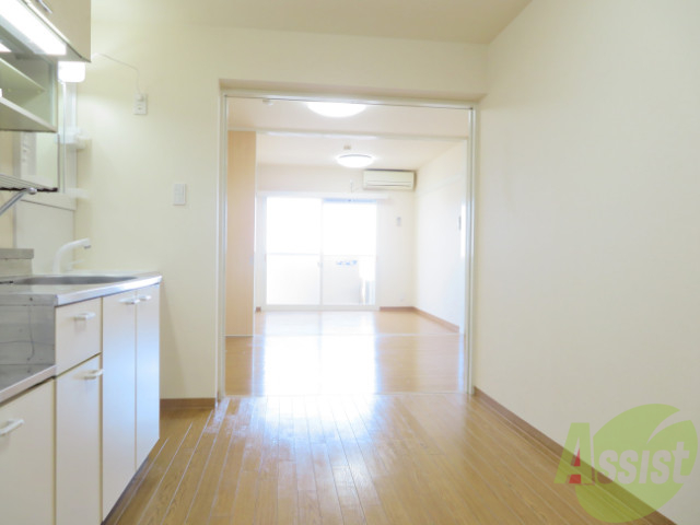 玄関　玄関から撮影してみました。開放感がありますね。