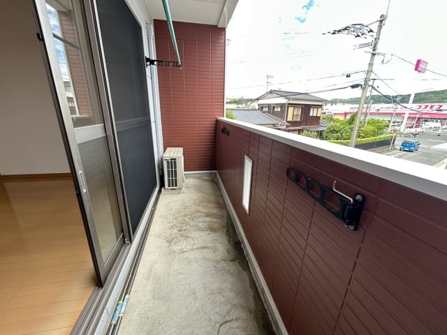 バルコニー　洗濯物などを干すことができます！