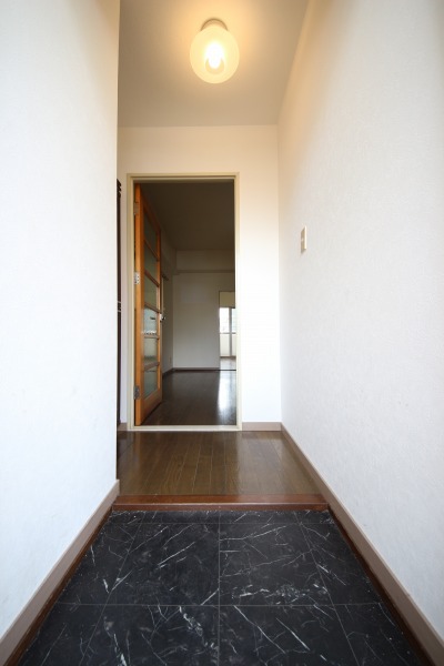 玄関　※写真は同タイプの別部屋です（以下同）※
