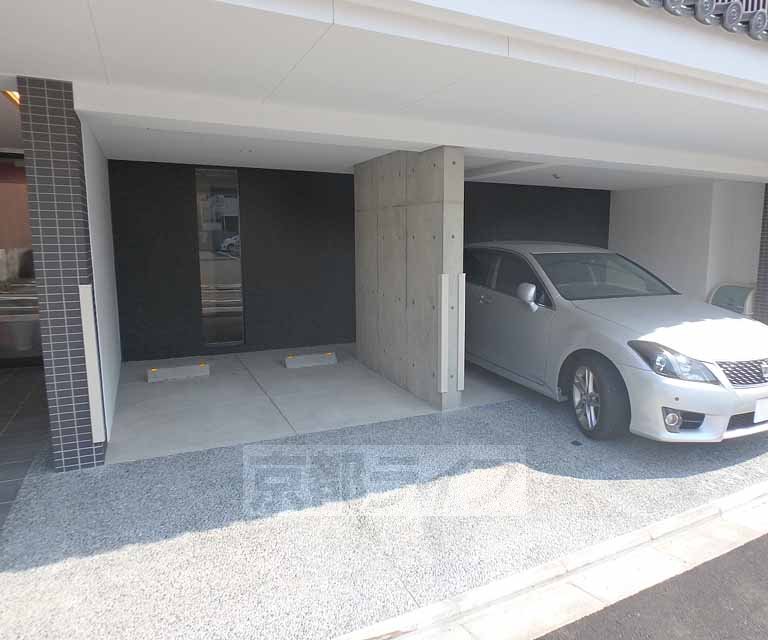 【京都市下京区鍋屋町のマンションの駐車場】