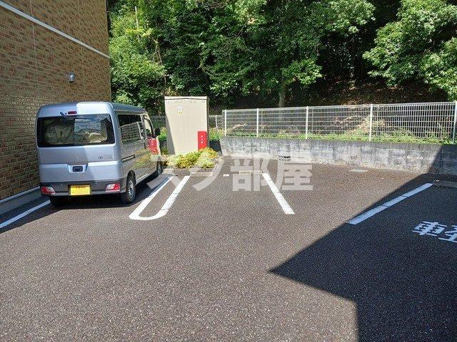 【ドリーム　ヒルＢの駐車場】