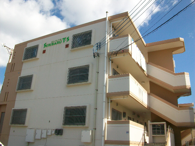 浦添市当山のマンションの建物外観