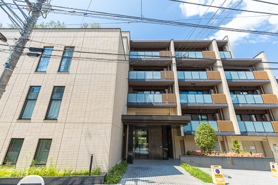 【港区南麻布のマンションのエントランス】