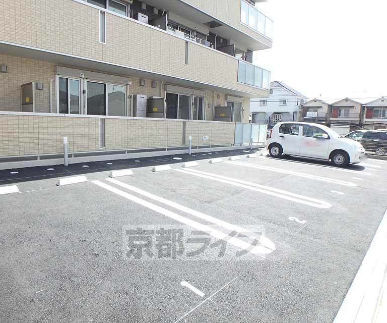 【Ｄ－ｒｏｏｍ三山木の駐車場】