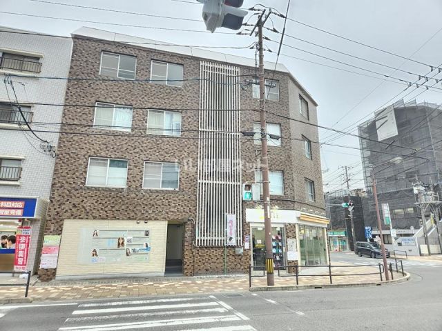 安芸郡府中町本町のマンションの建物外観