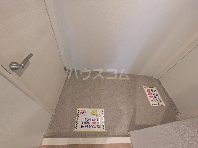 【トリニティ瑞穂の玄関】