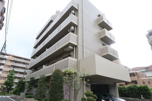 世田谷区千歳台のマンションの建物外観