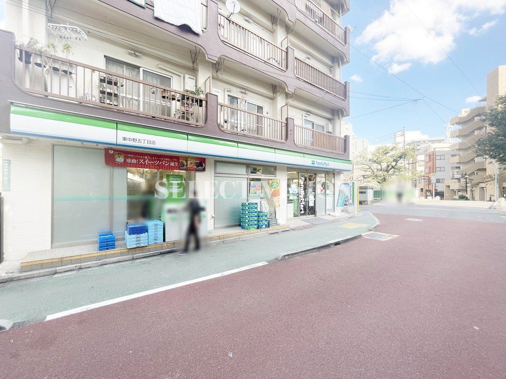 コンビニ　ファミリーマート東中野五丁目店（コンビニ）まで180m