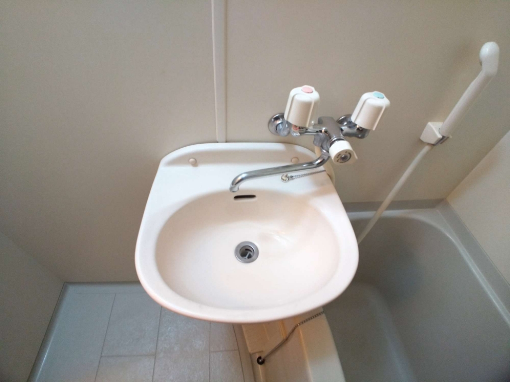 その他　鏡を備え　準備のしやすい洗面台