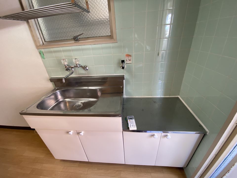 キッチン　窓のおかげで楽々換気☆☆