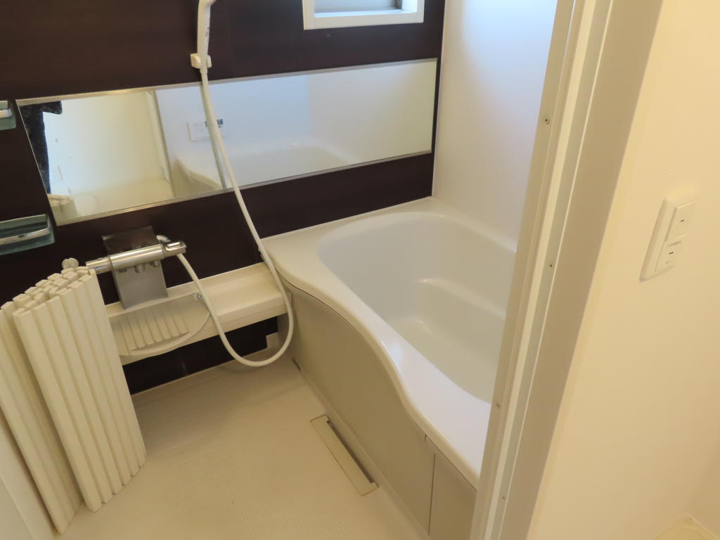 バス・シャワールーム　※写真・動画・パノラマは同物件別部屋のものです。