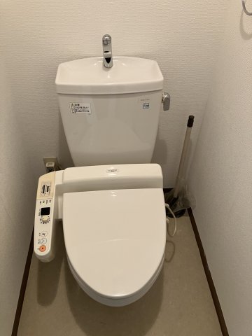 トイレ　温水洗浄便座付き