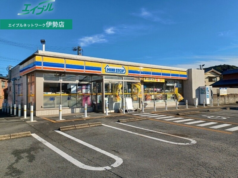 コンビニ　ミニストップ伊勢辻久留店（コンビニ）まで363m