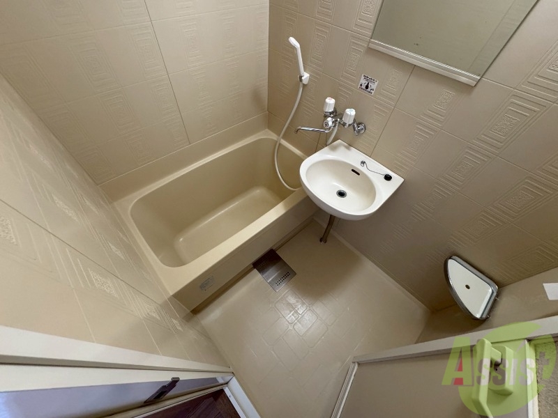 バス・シャワールーム　ユニットバスです。疲れを癒すのに欠かせませんね！