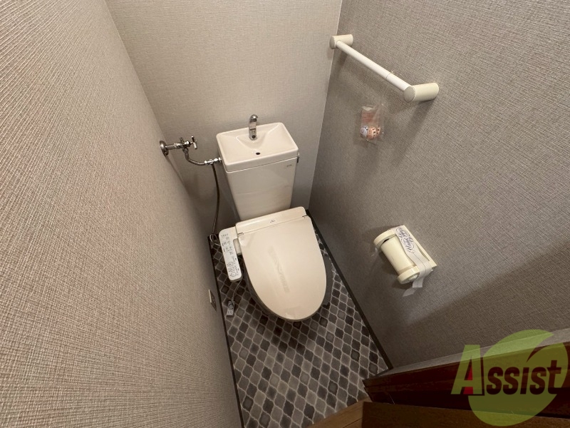 トイレ　こちらはトイレです。清潔感があり、安心して使用できます。