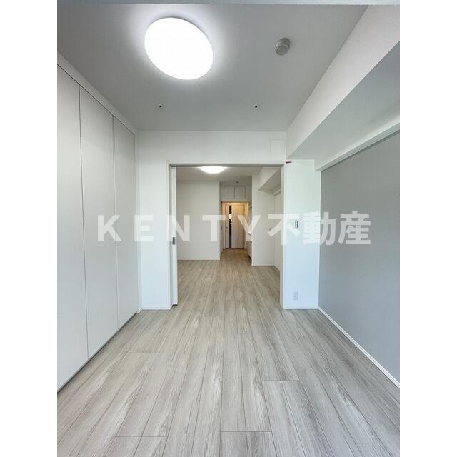 その他部屋・スペース　開放的な寝室です