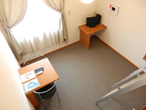 居室・リビング　明るいお部屋であこがれの一人暮らし