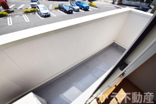 バルコニー　バルコニーからの眺めを楽しみながら食事をしませんか