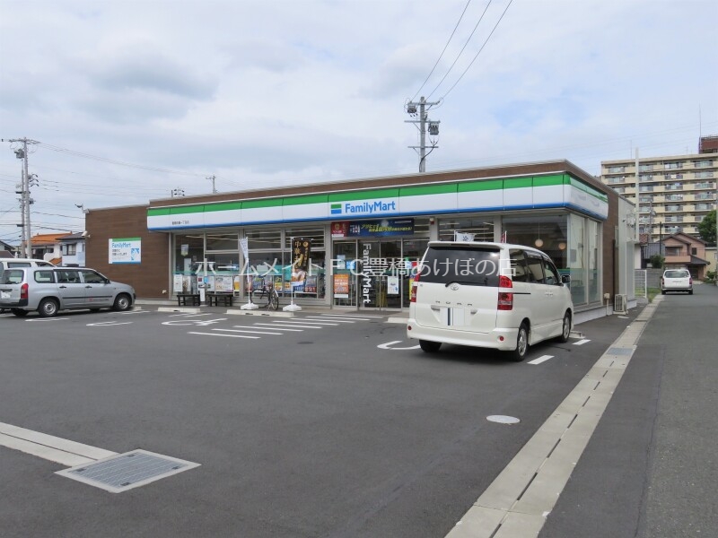 コンビニ　ファミリーマート豊橋佐藤一丁目店（コンビニ）まで291m