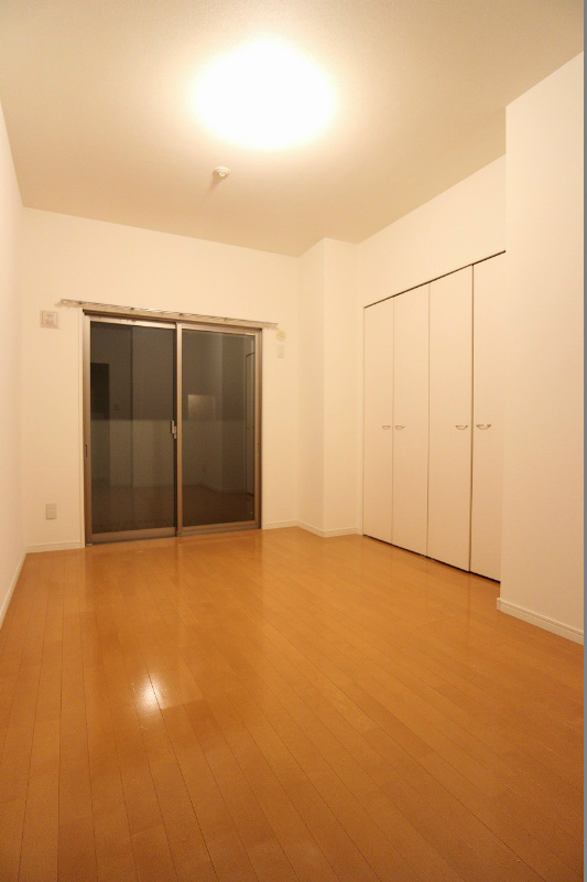 その他部屋・スペース　収納もあり、バルコニーに面してあります。