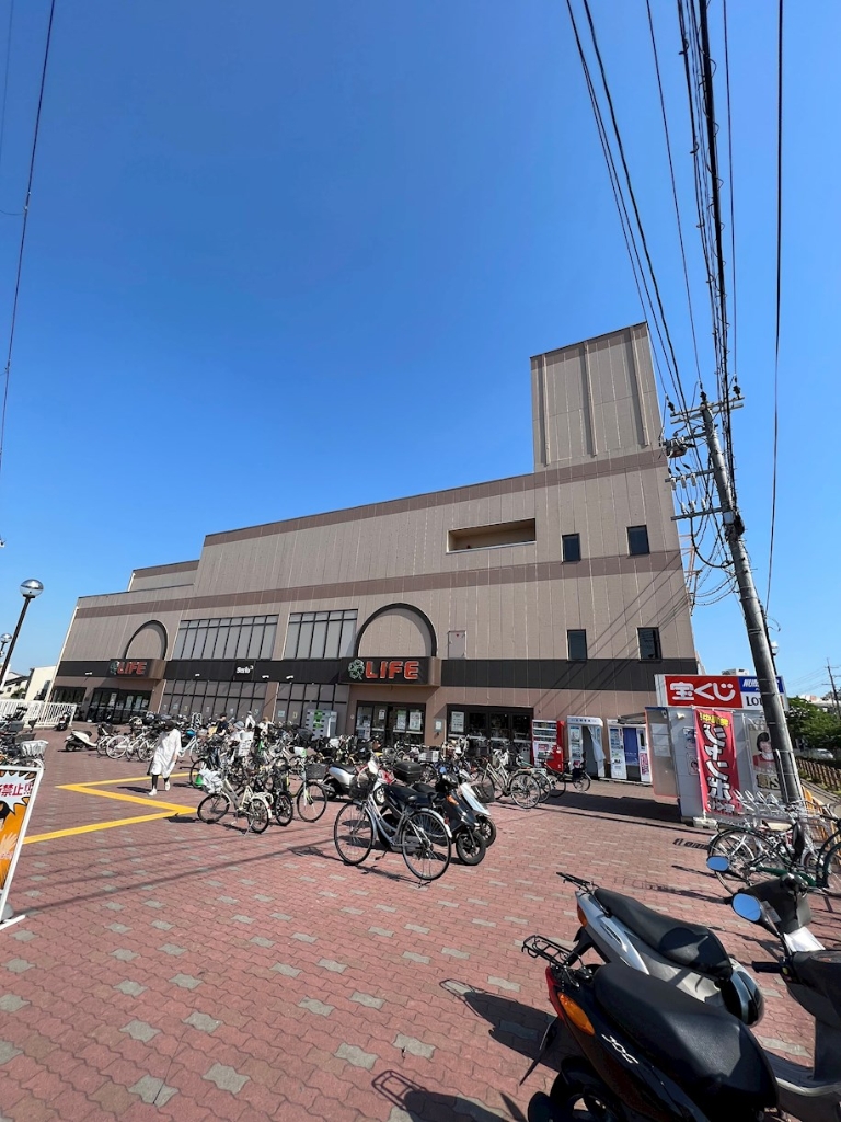スーパー　ライフ 太秦店（スーパー）まで375m