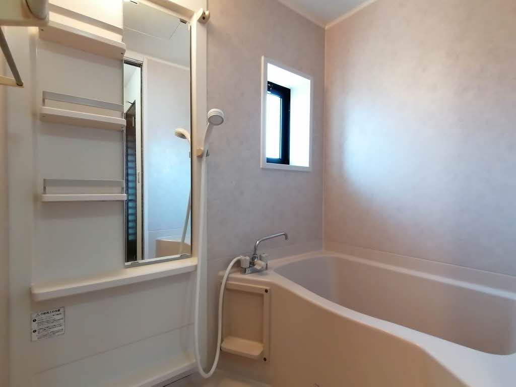 バス・シャワールーム　落ち着いた空間のお風呂です