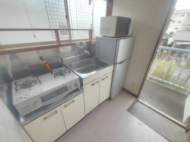 その他設備　家電付き（冷蔵庫、ガスコンロ、電子レンジ）