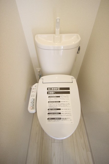 トイレ　同物件別室の写真です